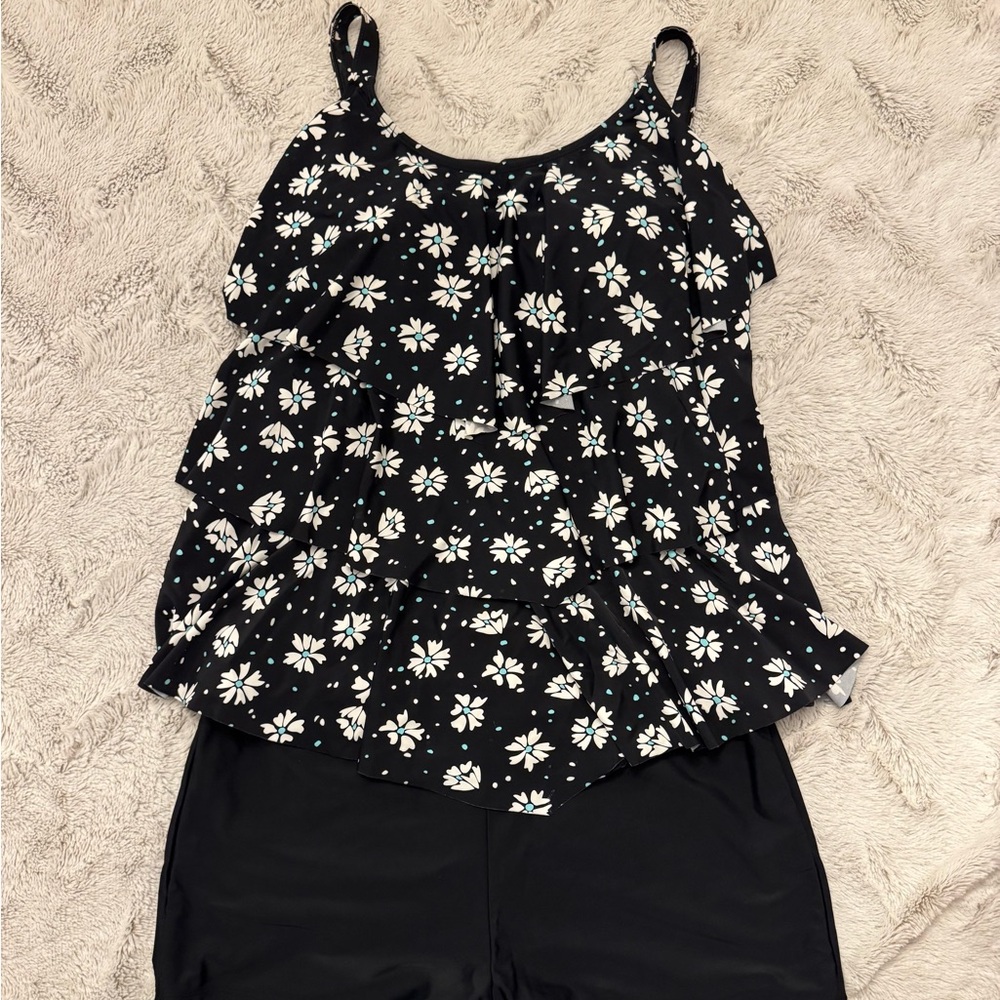 Elegant Black and White Floral Women's Swim Tankini Set